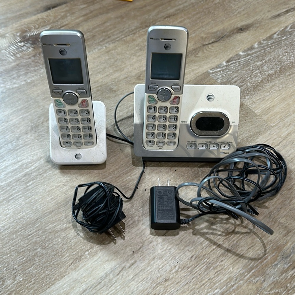 AT&T set of 2 home phones